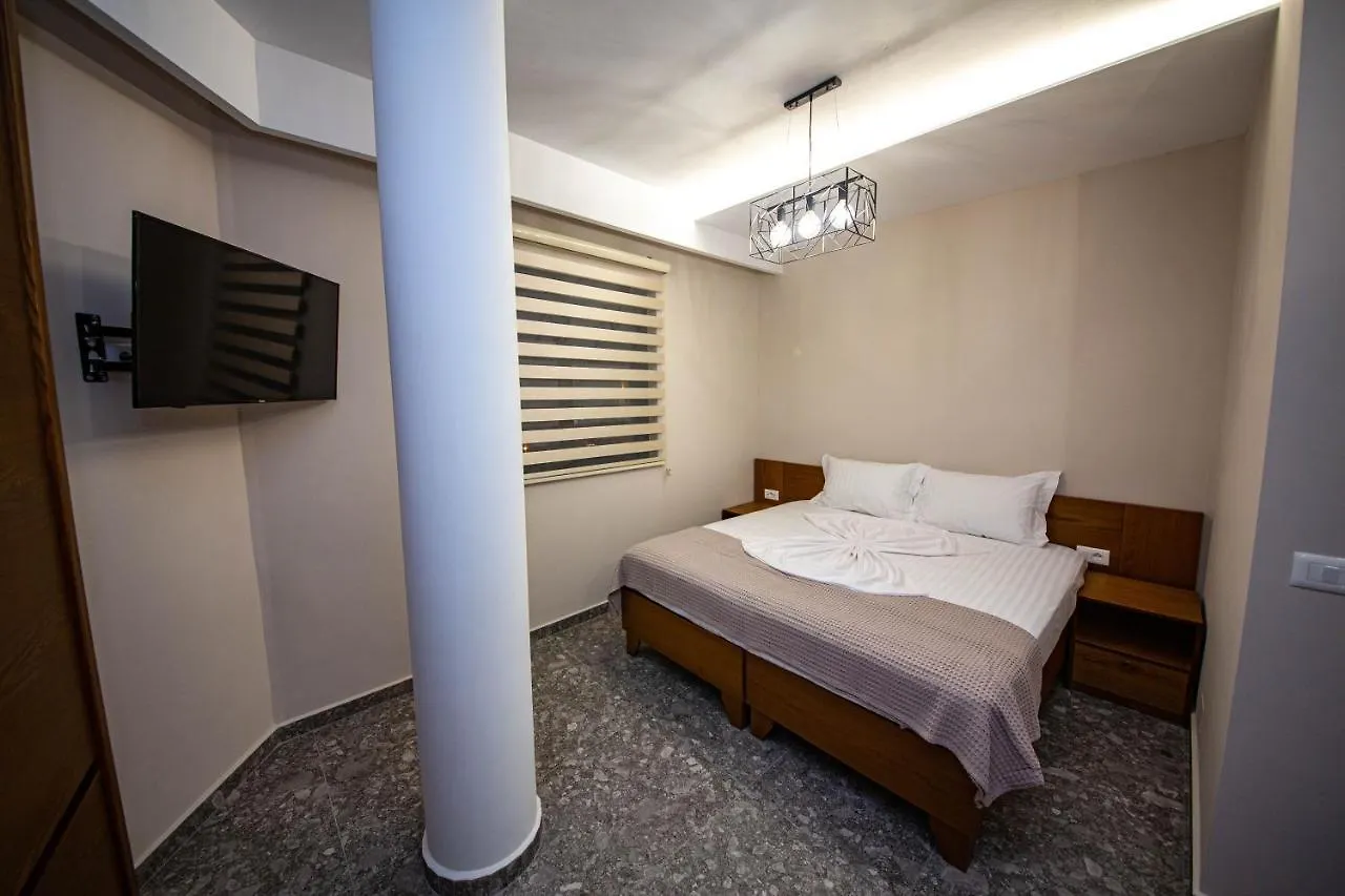 Hotel Center Ksamil 3*,
