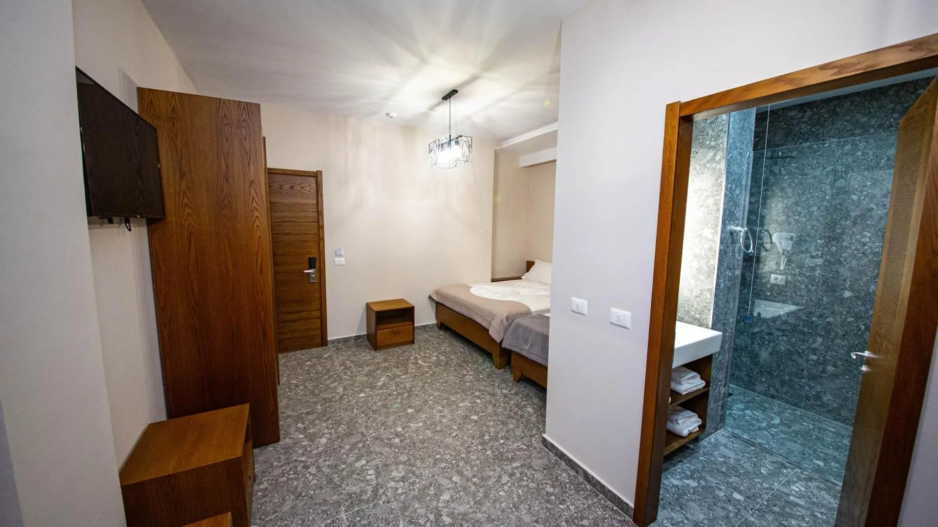 Hotel Center Ksamil